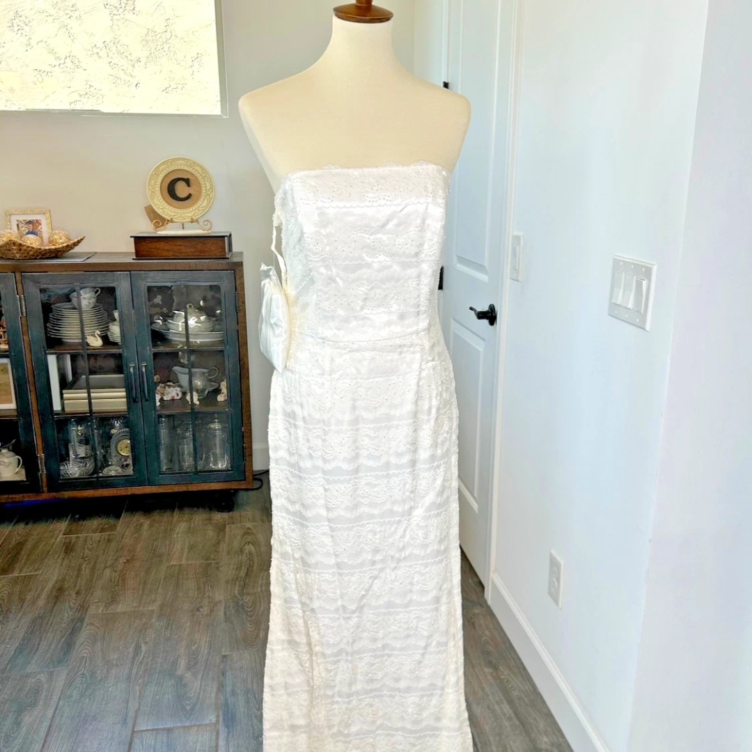 Venus White Lace Strapless Dress